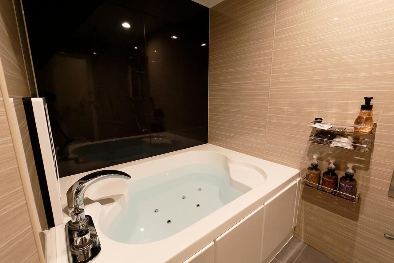 555 Motel โกเท็มบะ ภายนอก รูปภาพ